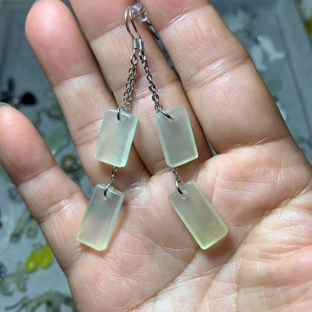 蛇纹石玉耳环未镶嵌