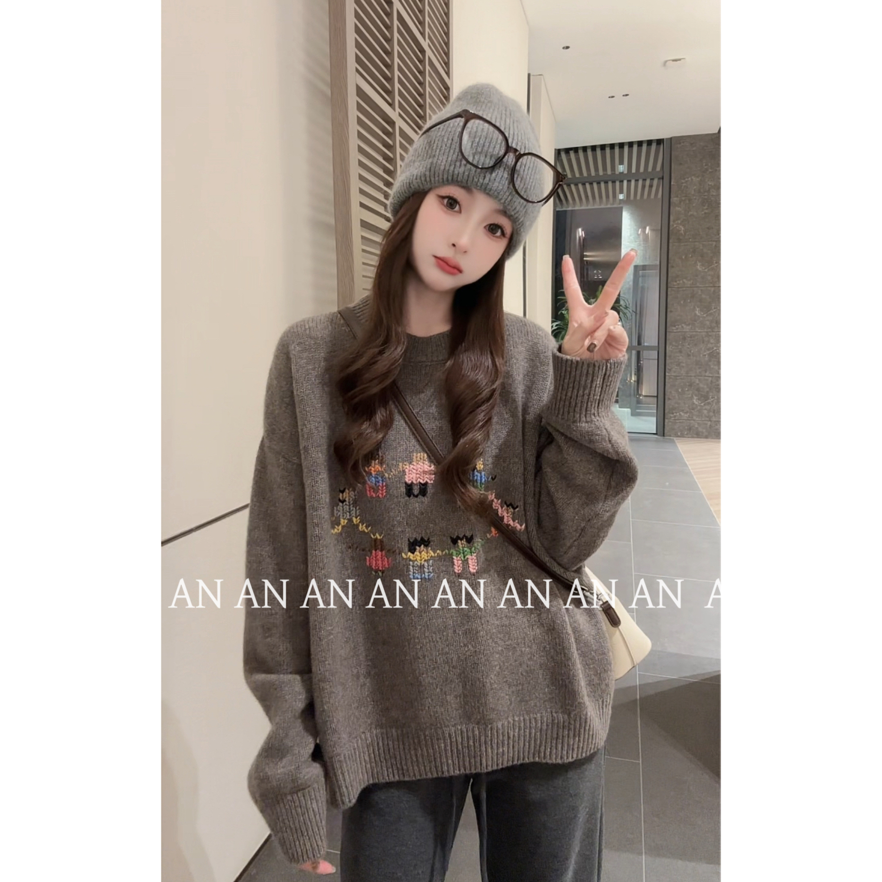 C11046冬季新款氛围感宽松设计感套头重工卡通小人刺绣毛衣