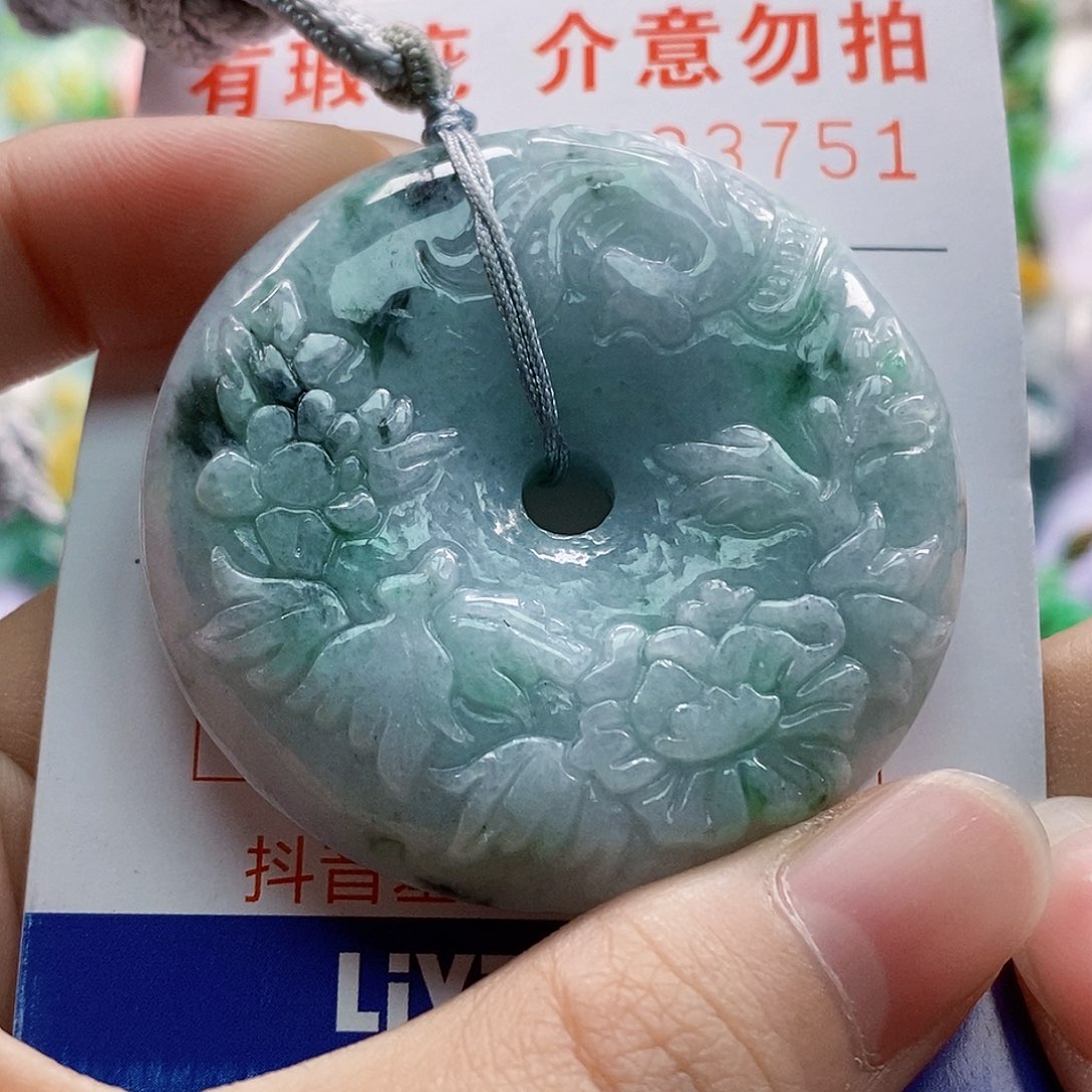 吊坠(不含链)未镶嵌翡翠