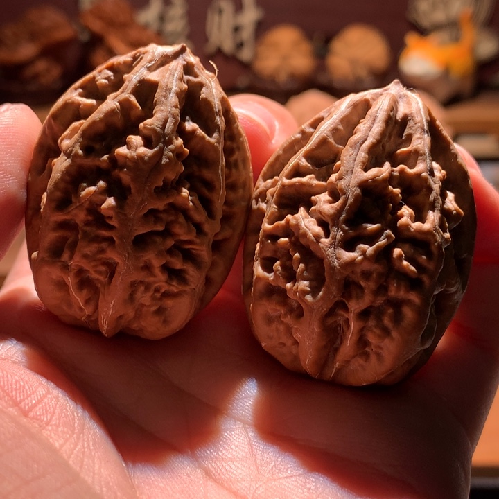 月***士文玩核桃吊坠楸玥核39