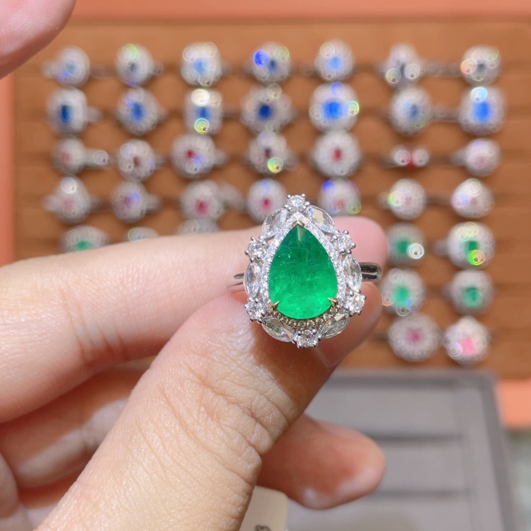 祖母绿戒指18K金镶嵌2ct 哥伦比亚 沃顿