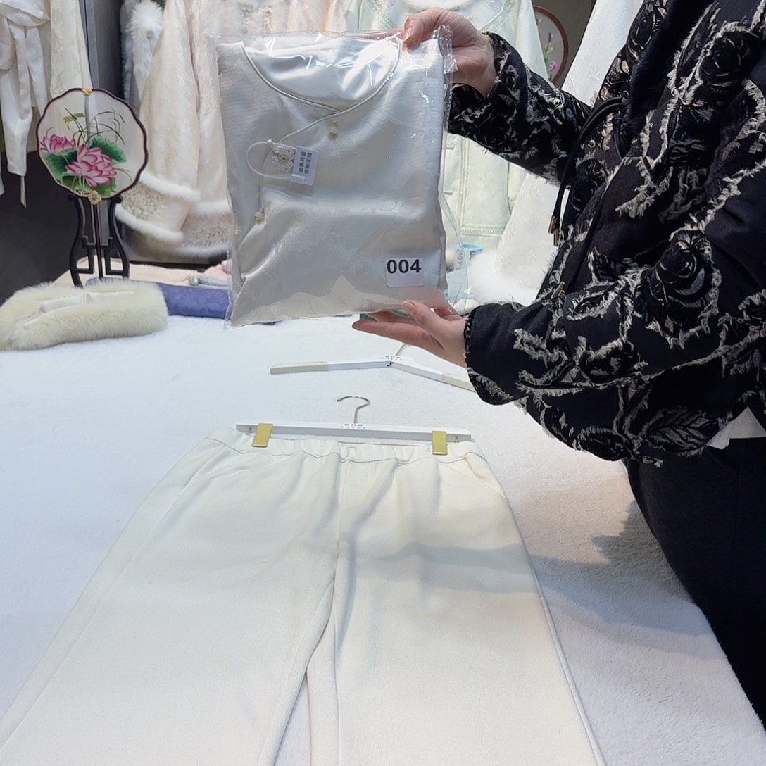 妮****非遗传承人的精神风貌和