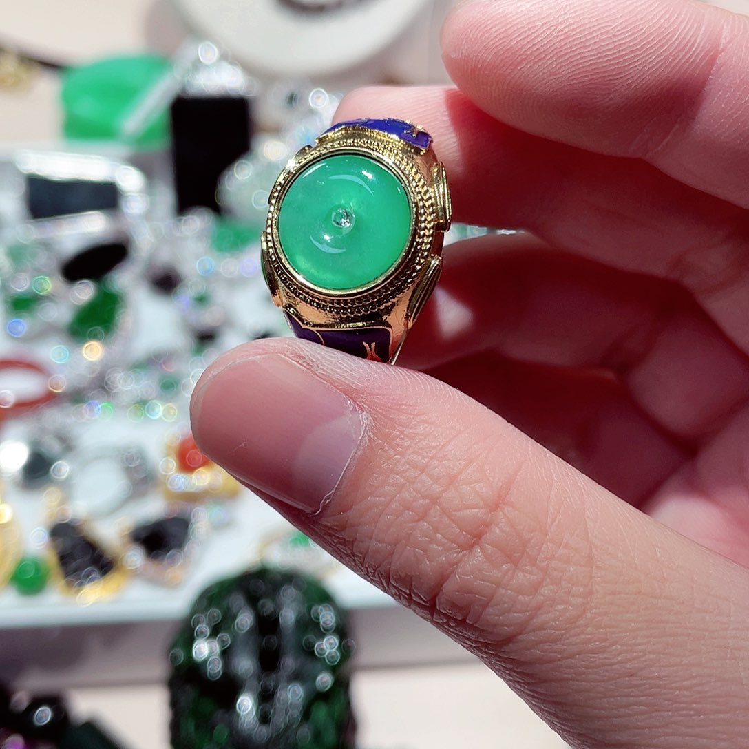 翡翠颈饰未镶嵌翡翠