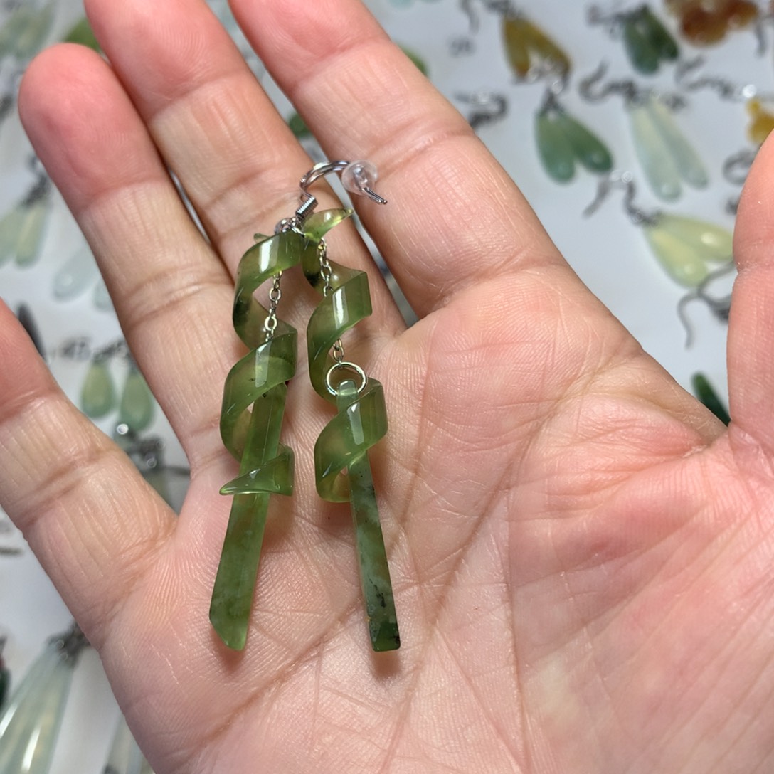 蛇纹石玉耳环未镶嵌