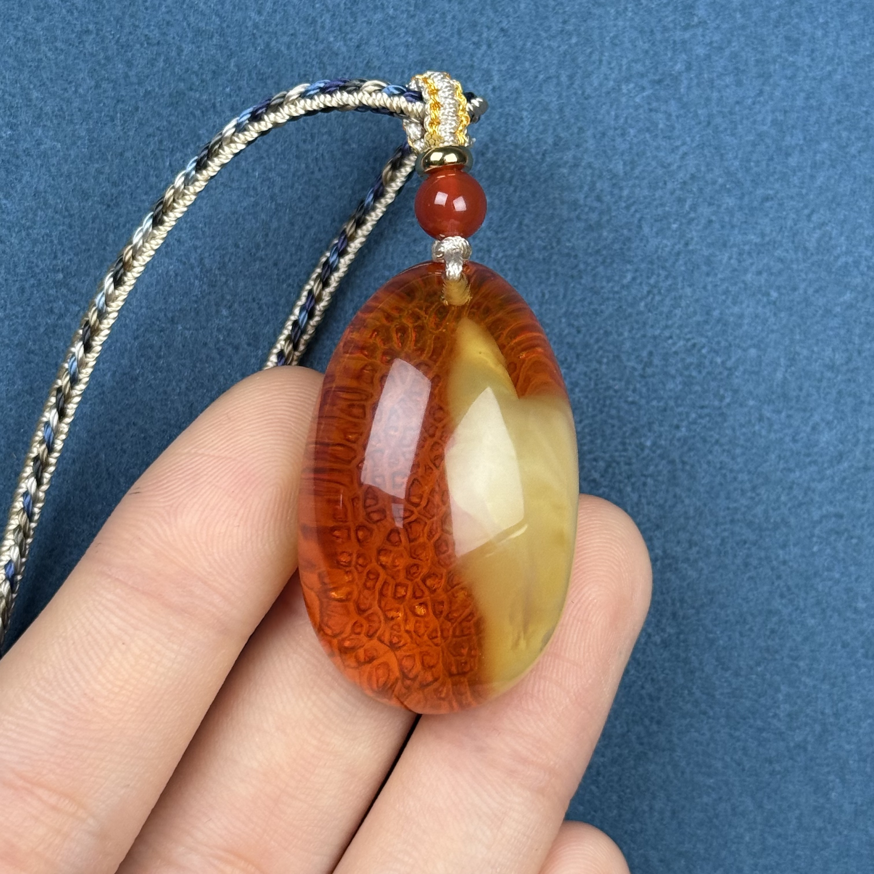 Y7018天然原矿蜜蜡 原皮吊坠 23.4*38.2*16.6mm支持复检 假一罚十