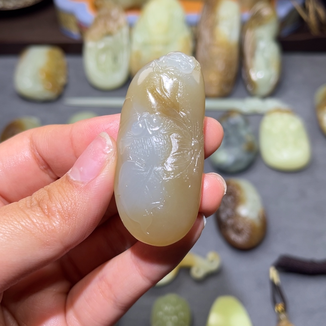 和田玉（糖玉）未镶嵌挂件