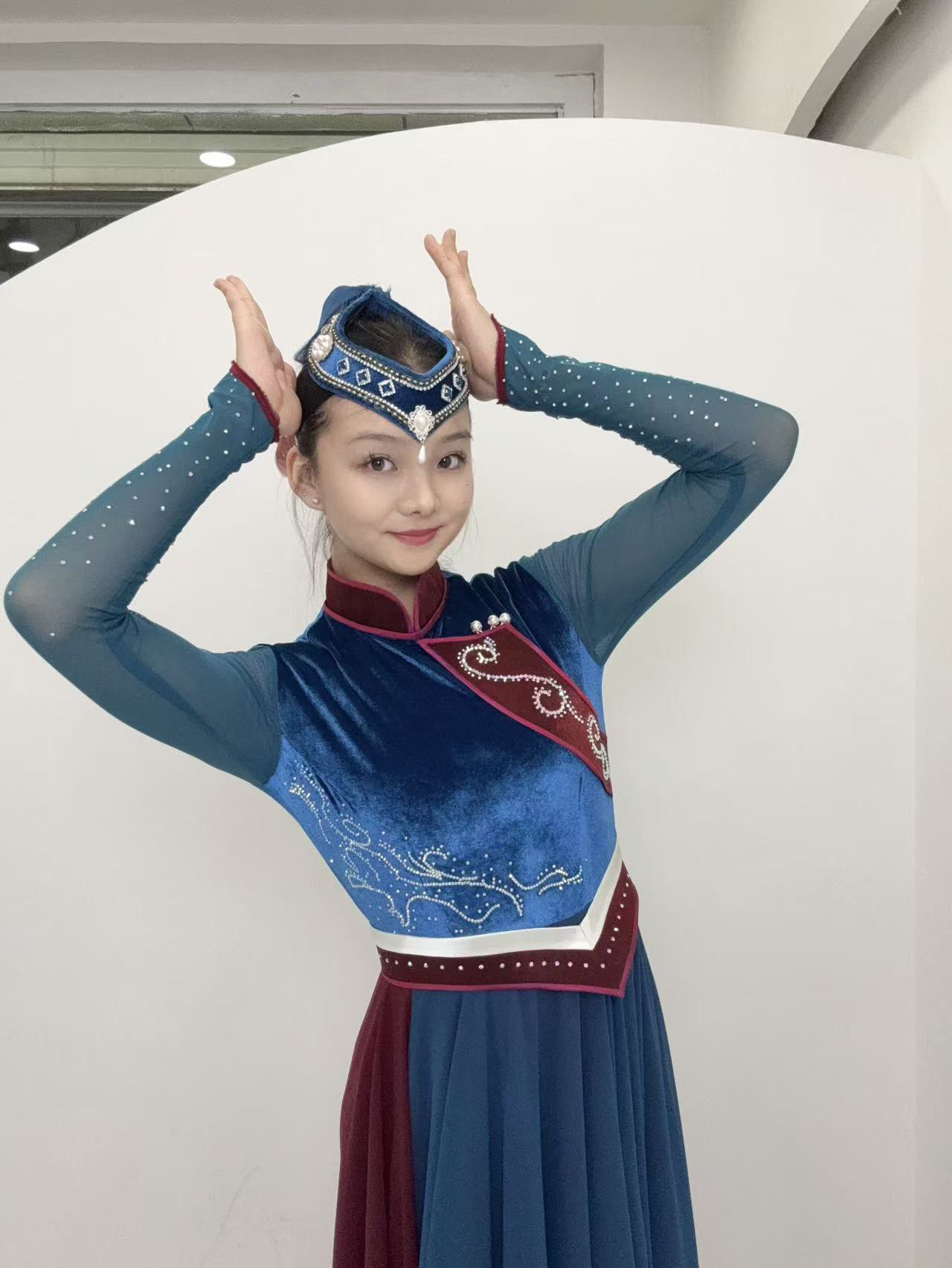 乌音格舞美 5天发出 孔雀蓝蒙古舞蹈服装 长款 头饰单拍