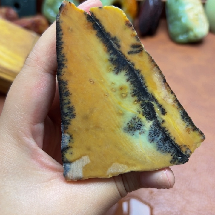 雪***豹和田玉未镶嵌珠宝奇石