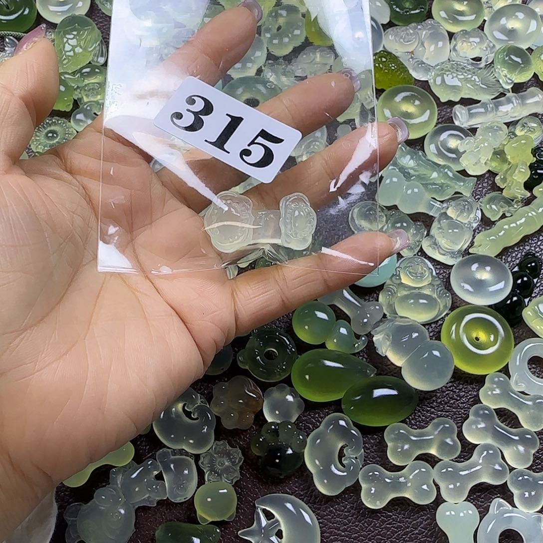 玫***恼蛇纹石玉未镶嵌岫玉吊坠