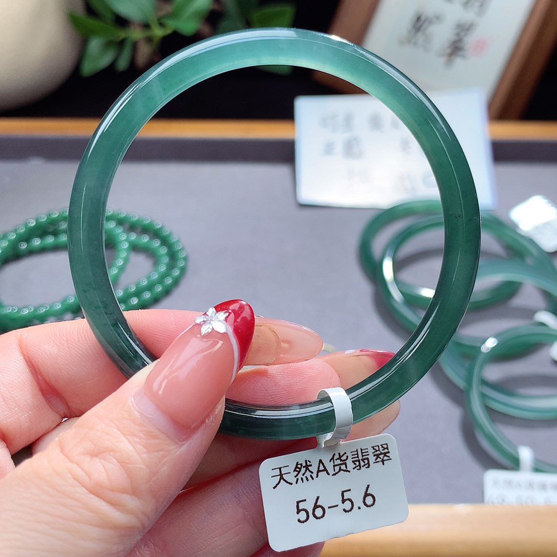 翡翠手镯（圆镯）未镶嵌