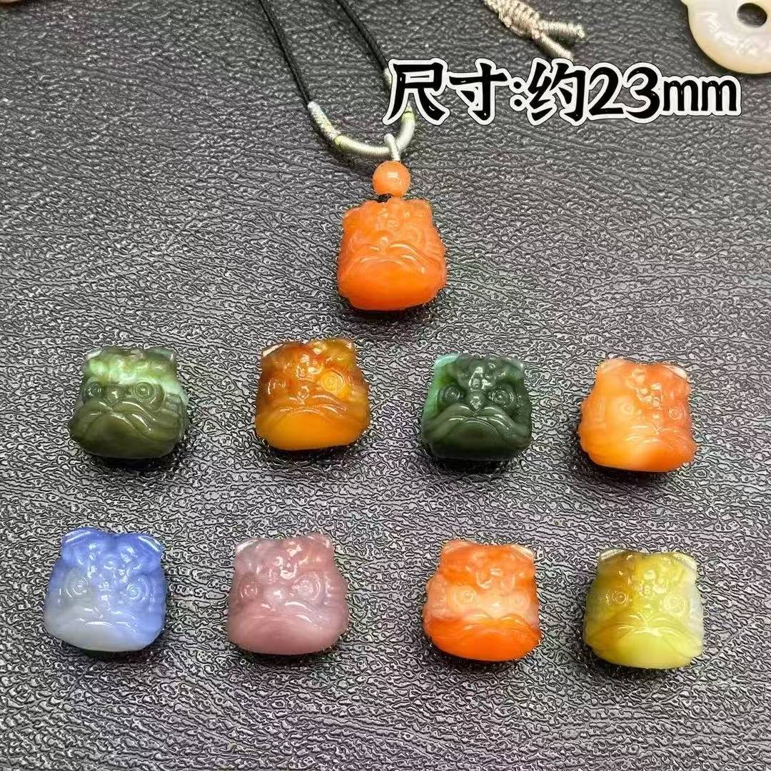【白冰玛瑙】醒狮头吊坠 配绳配珠 尺寸 高23mm宽23mm 多样性发一