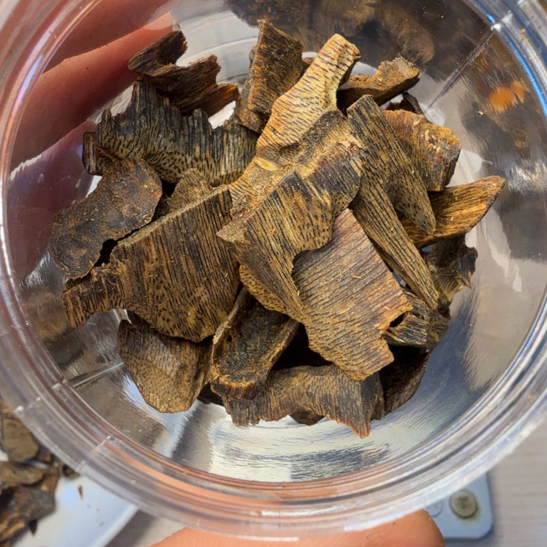 沉香沉香碎屑烂***节海南黑棋树心油沉水牛肉干老料32克