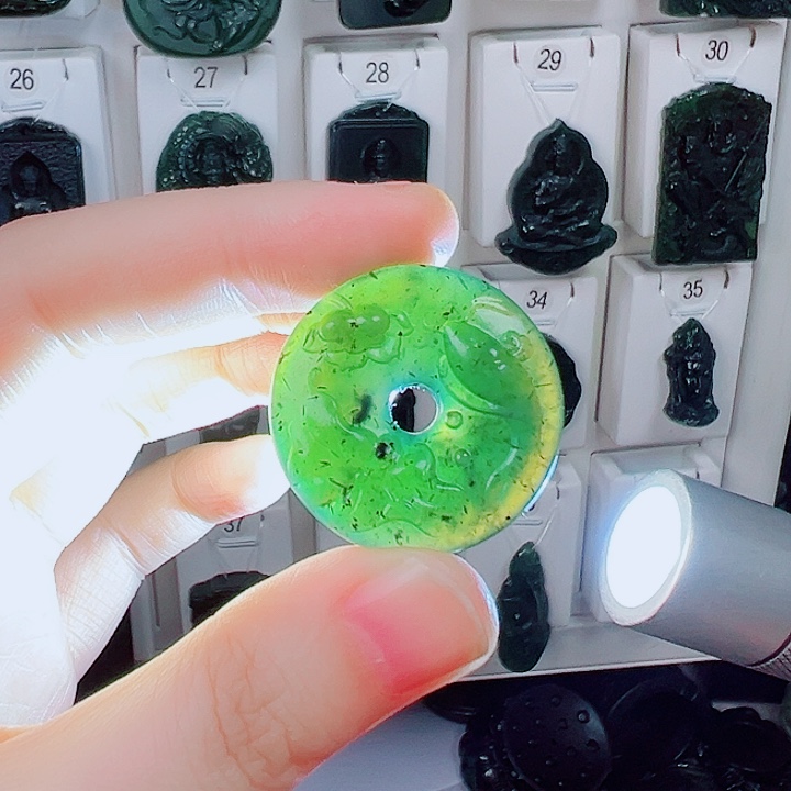 蛇纹石玉颈饰未镶嵌