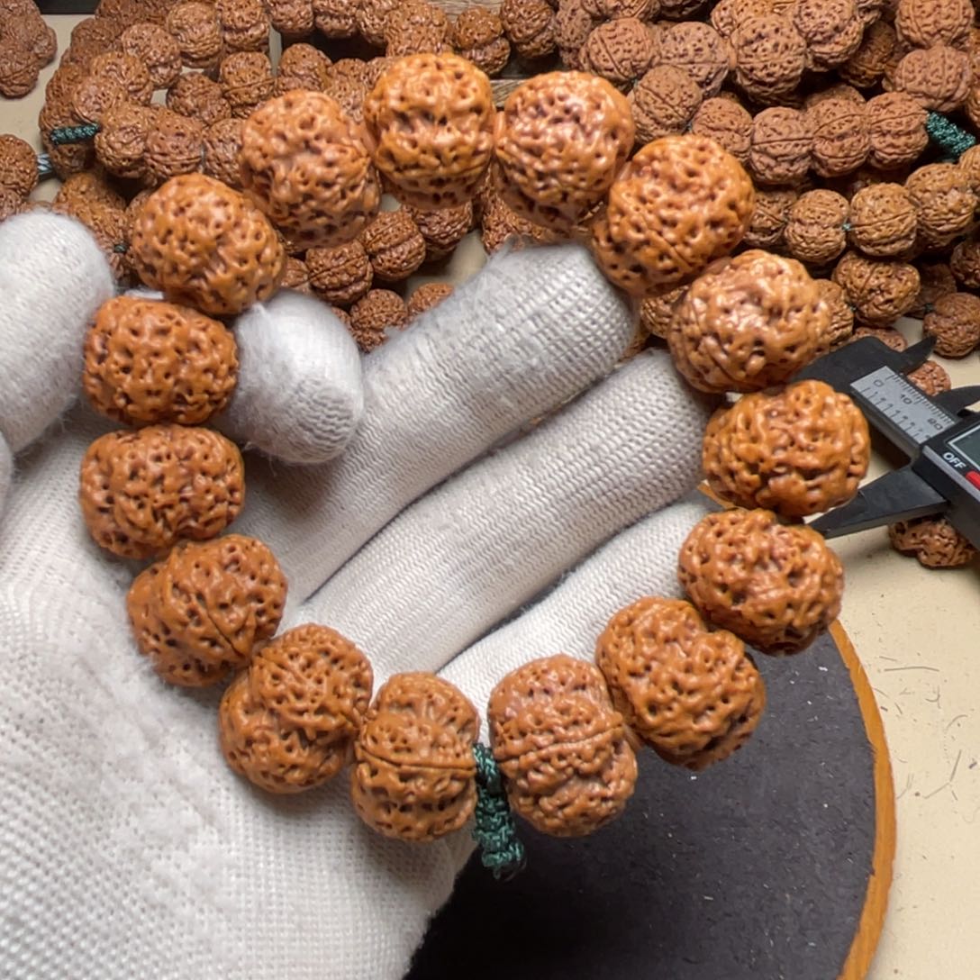 蓦***惑金刚菩提手串古龙雪山梅花扇面23+