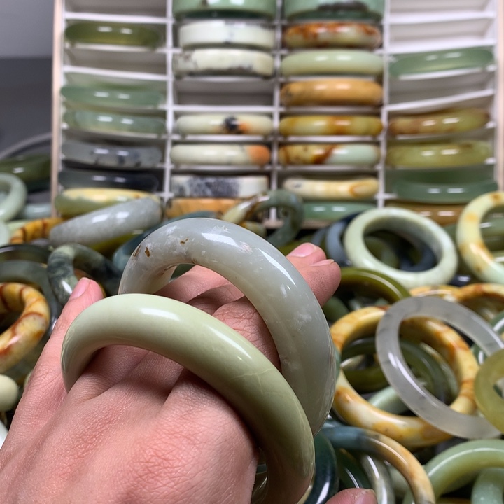 蛇纹石玉手镯未镶嵌媛