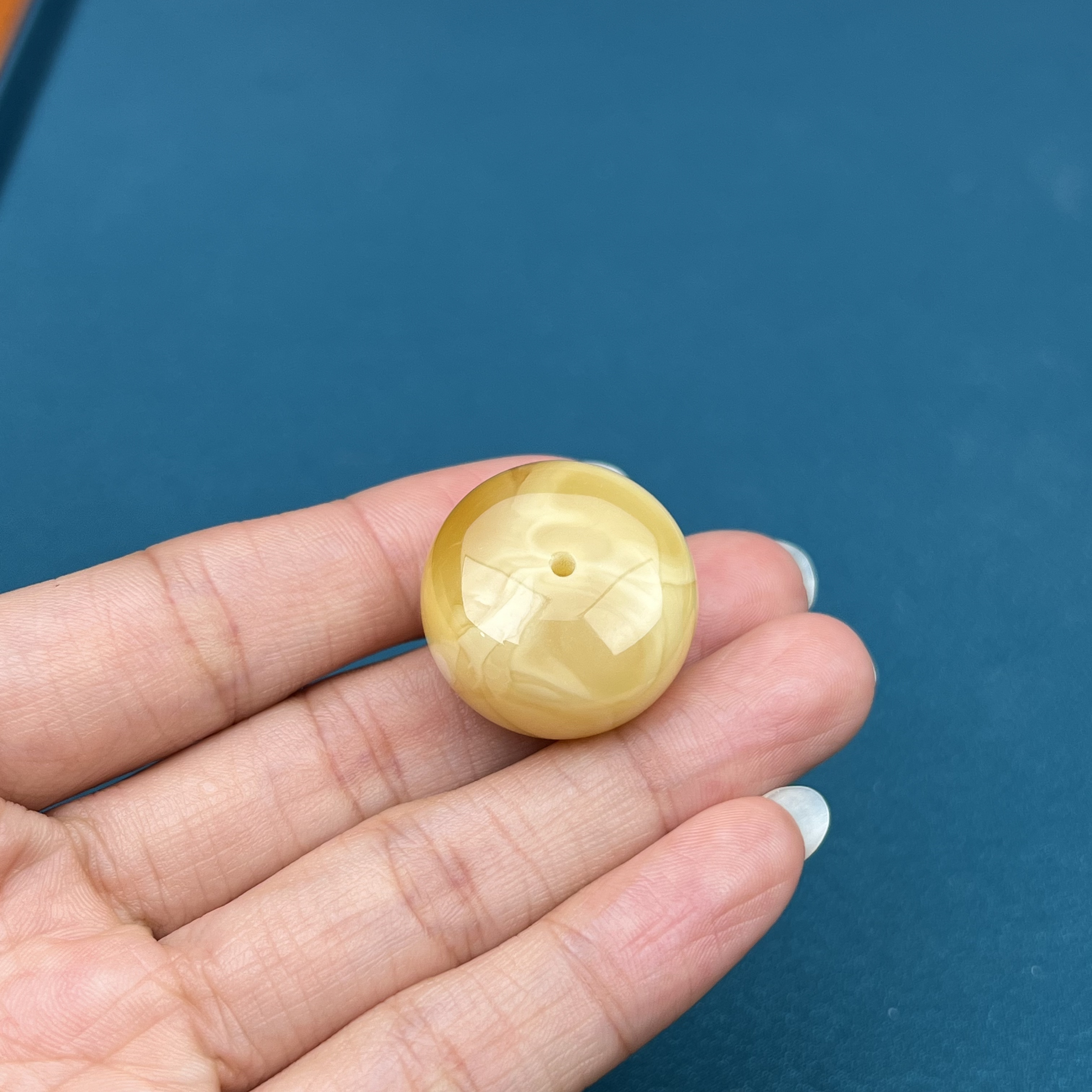 M4417天然原矿蜜蜡 鸡油黄墩子 23.3*15mm 抖音基地质检发货