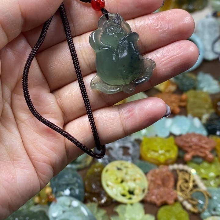 蛇纹石玉未镶嵌吊坠