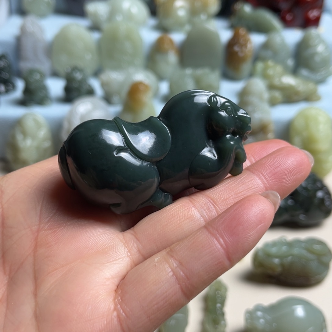 和田玉未镶嵌把件