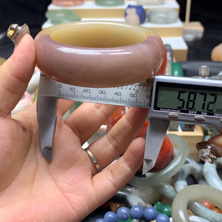 未镶嵌手镯石英质玉