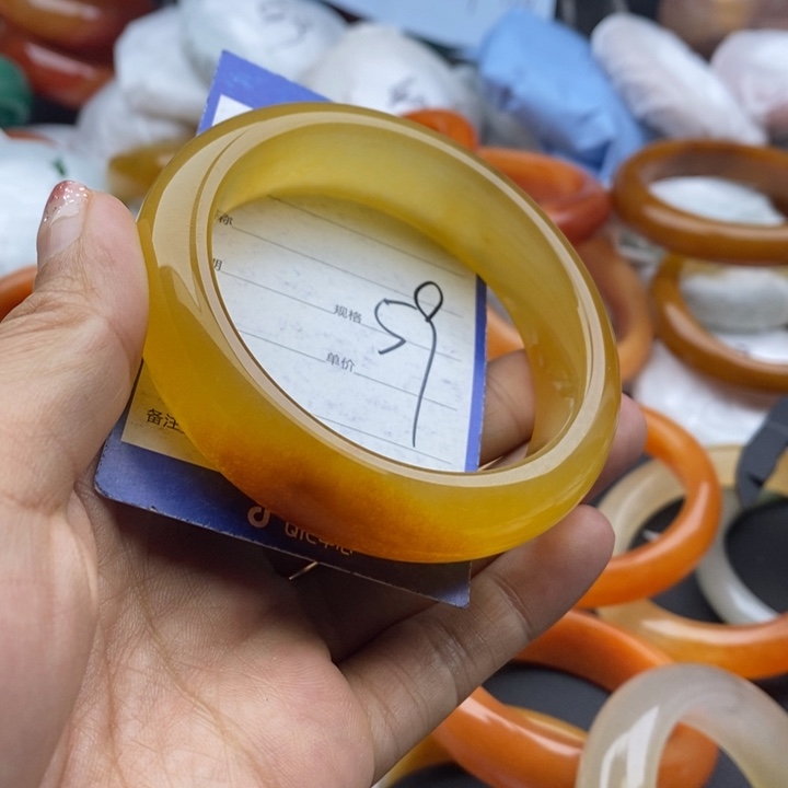 石英质玉手镯未镶嵌