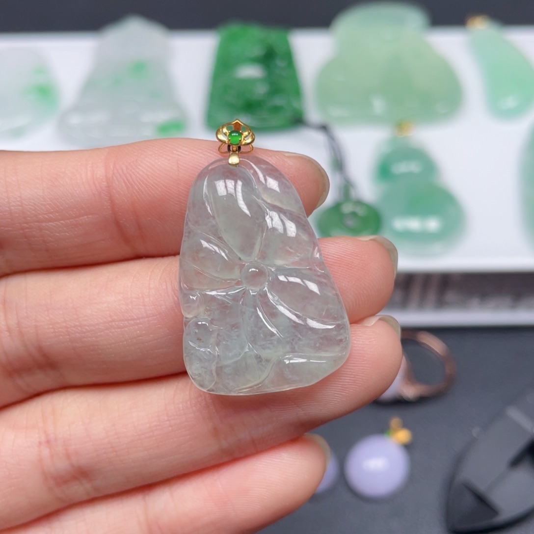 翡翠颈饰18K金镶嵌翡翠