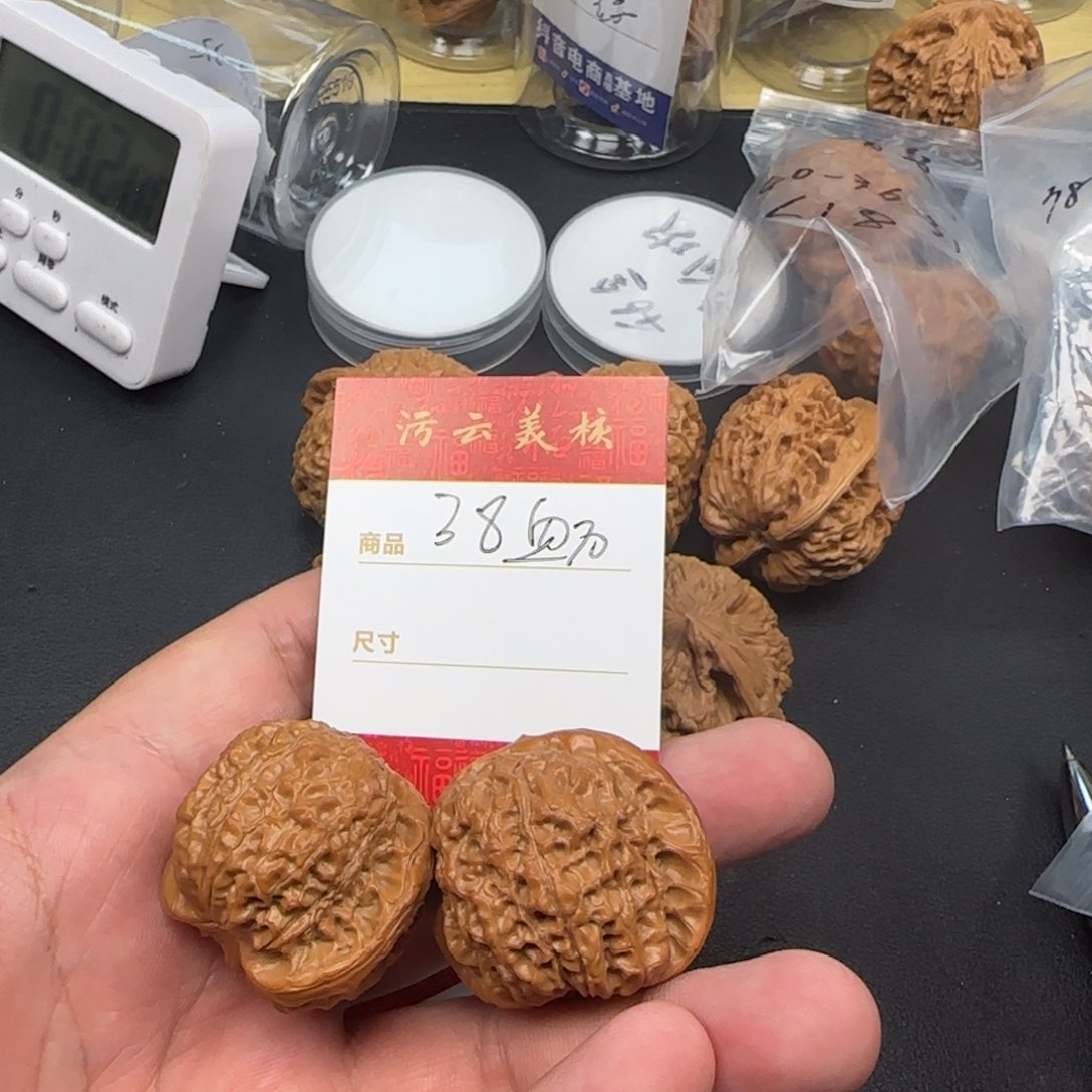 文玩核桃把件38血麒麟