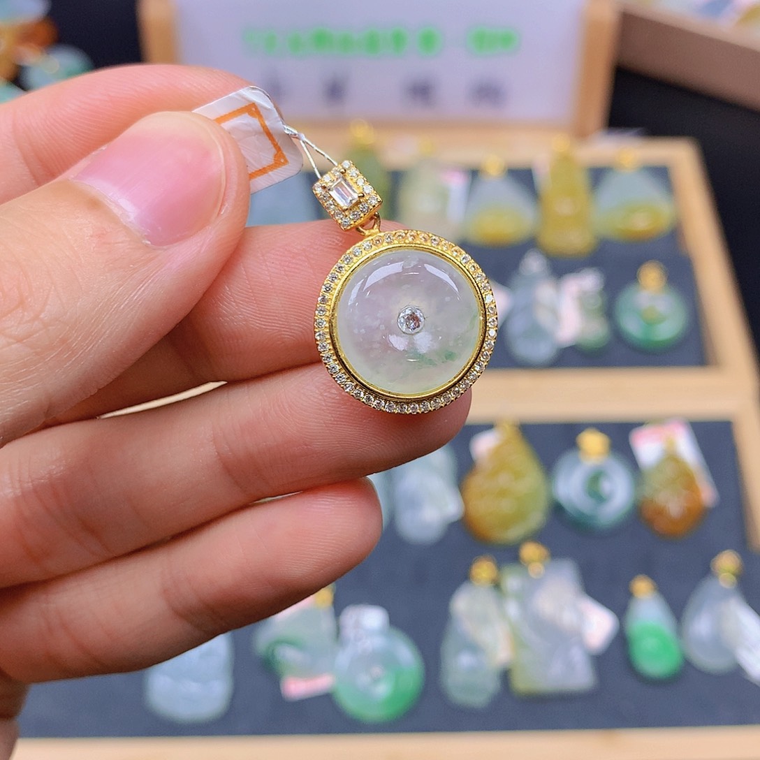 翡翠未镶嵌颈饰翡翠