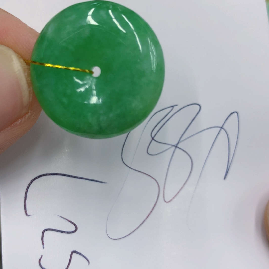 翡翠颈饰未镶嵌康*翡翠