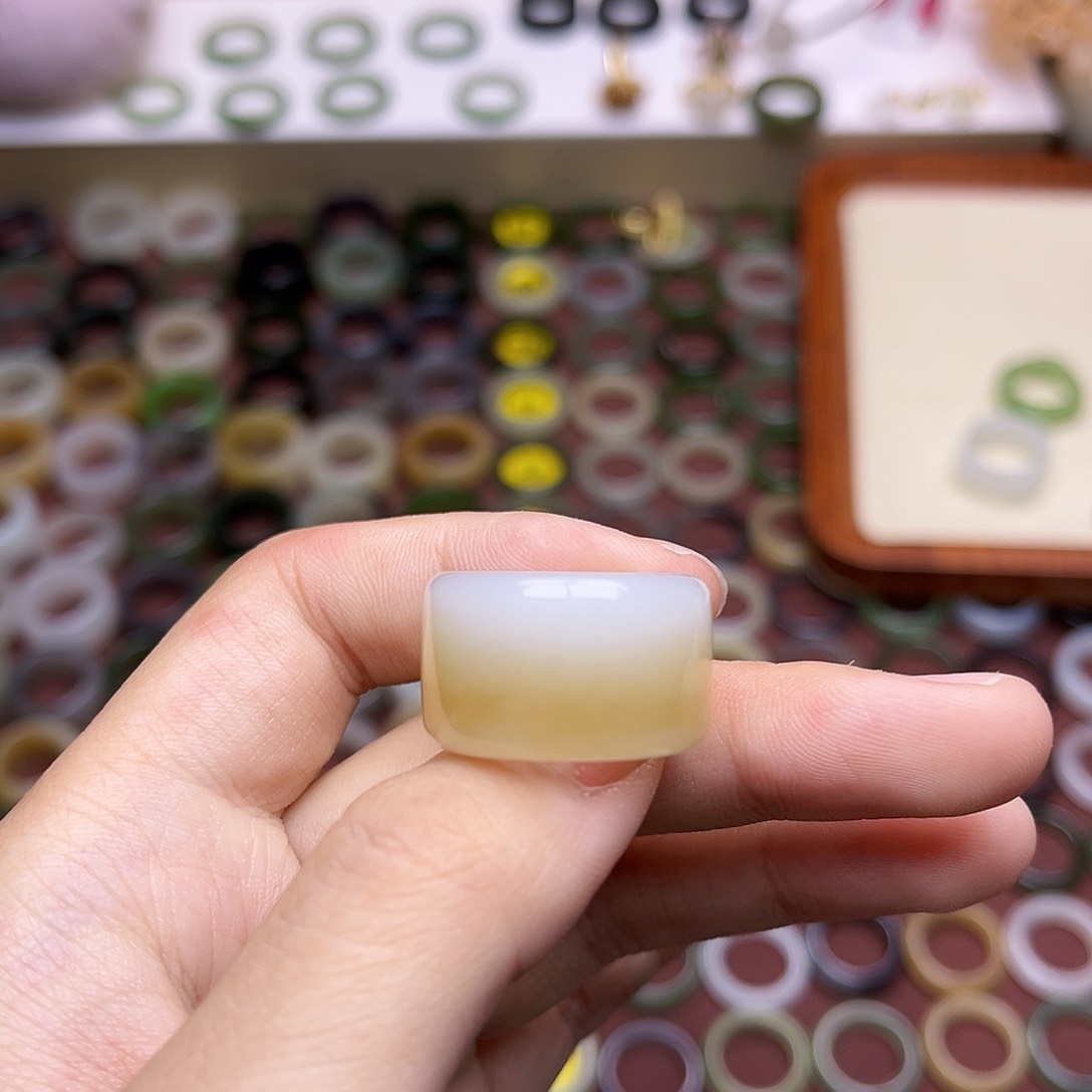 和田玉戒指未镶嵌17内径 一线奶盖