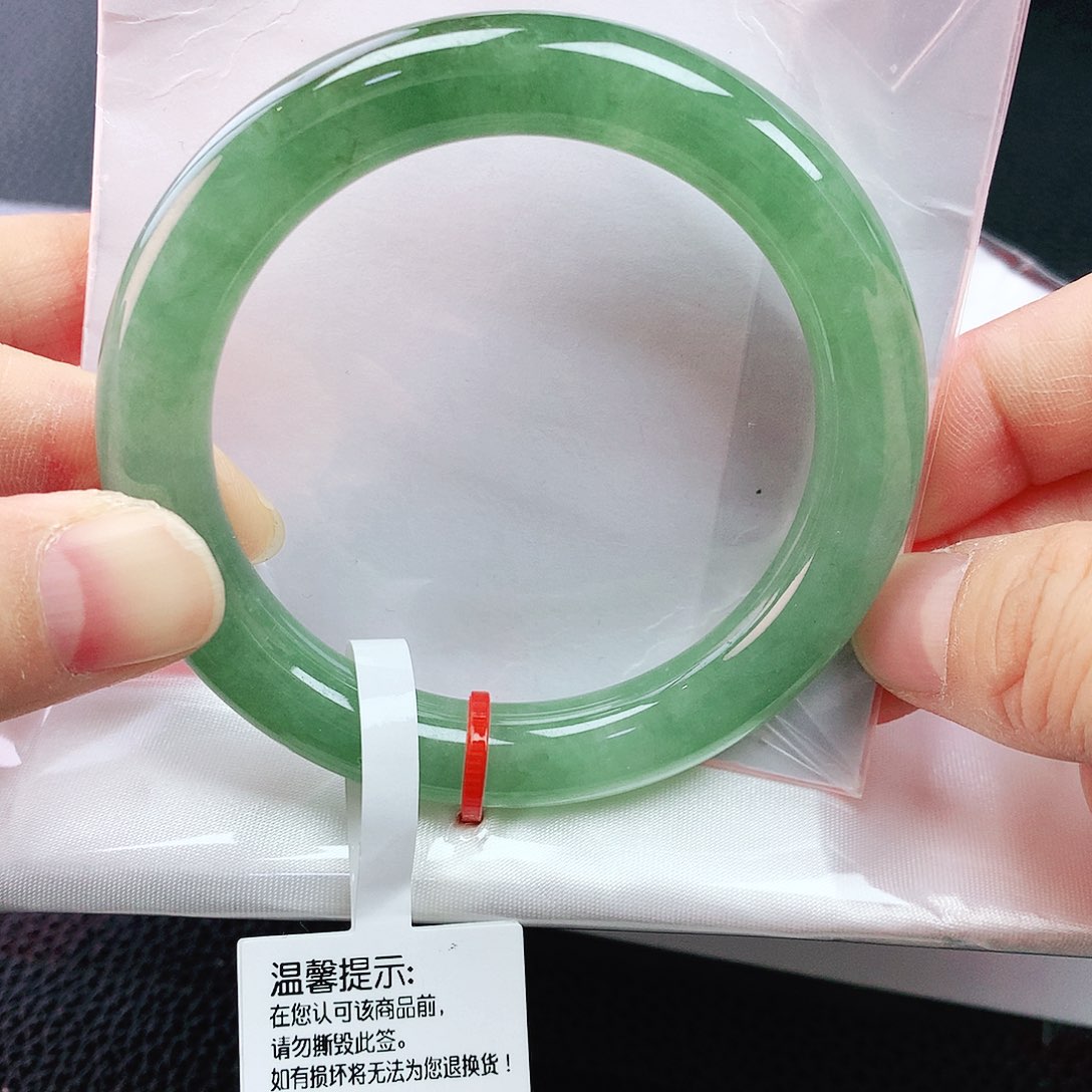 未镶嵌手镯（圆镯）翡翠52辣绿