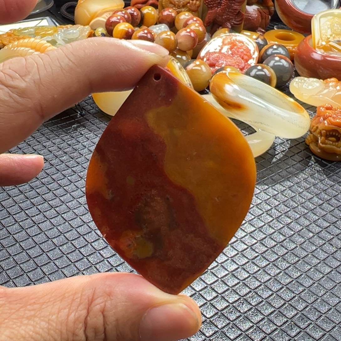 石英质玉未镶嵌颈饰