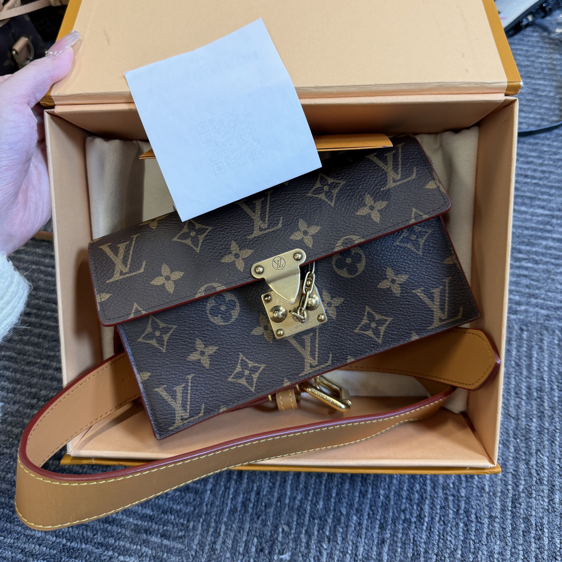 99新 LouisVuitton/路易威登 老花链条斜挎包