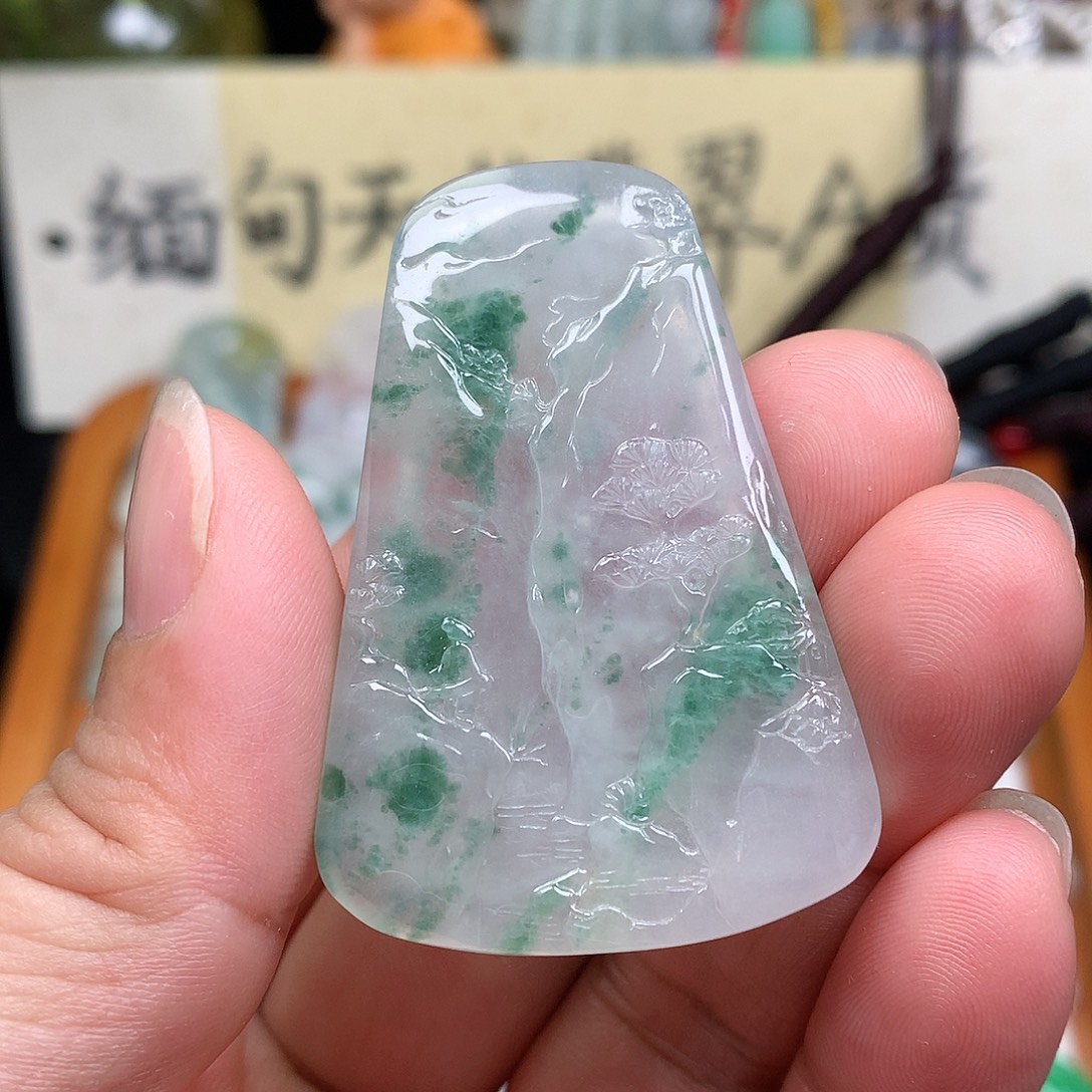 翡翠裸石缅甸天然A货翡翠冰种山水牌