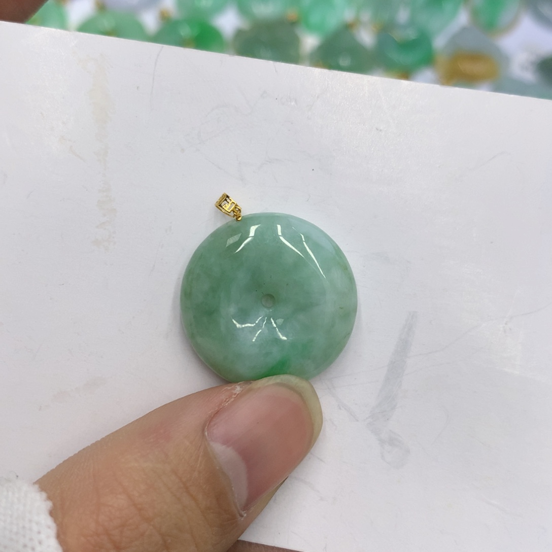 翡翠颈饰18K金镶嵌翡翠