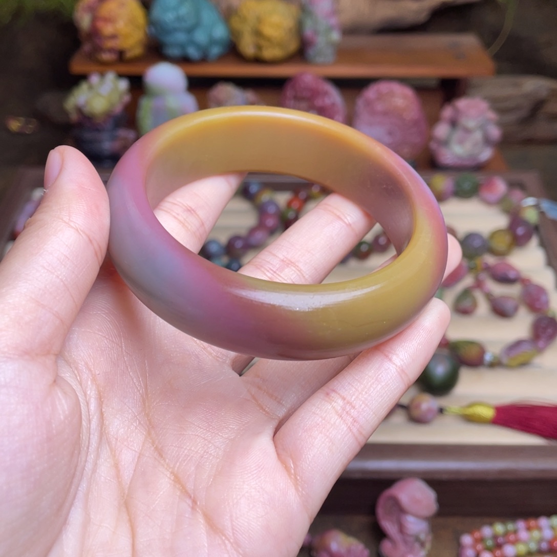 熊***←玛瑙/玉髓未镶嵌手镯盐源玛瑙彩虹手镯