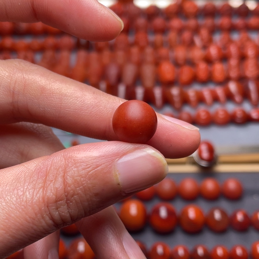 梅****南红玛瑙未镶嵌其他W11保山锦红满色满肉圆珠