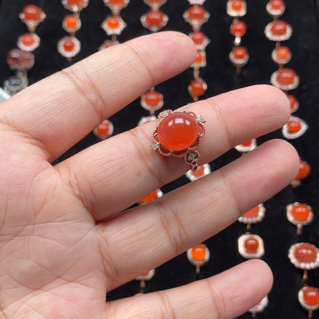 人***红南红玛瑙未镶嵌保山冰红戒指