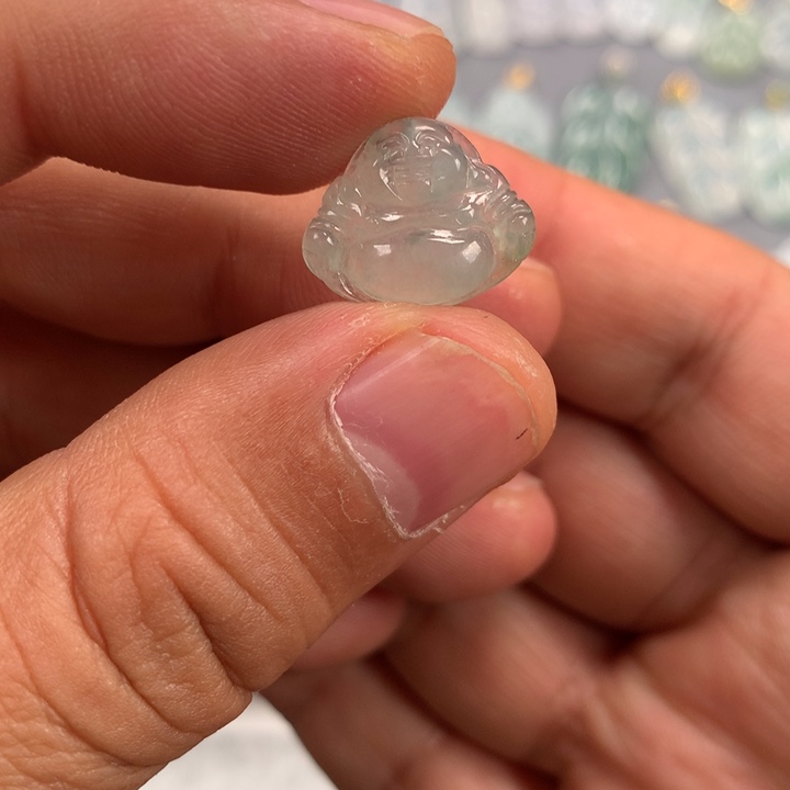 翡翠颈饰未镶嵌佛公