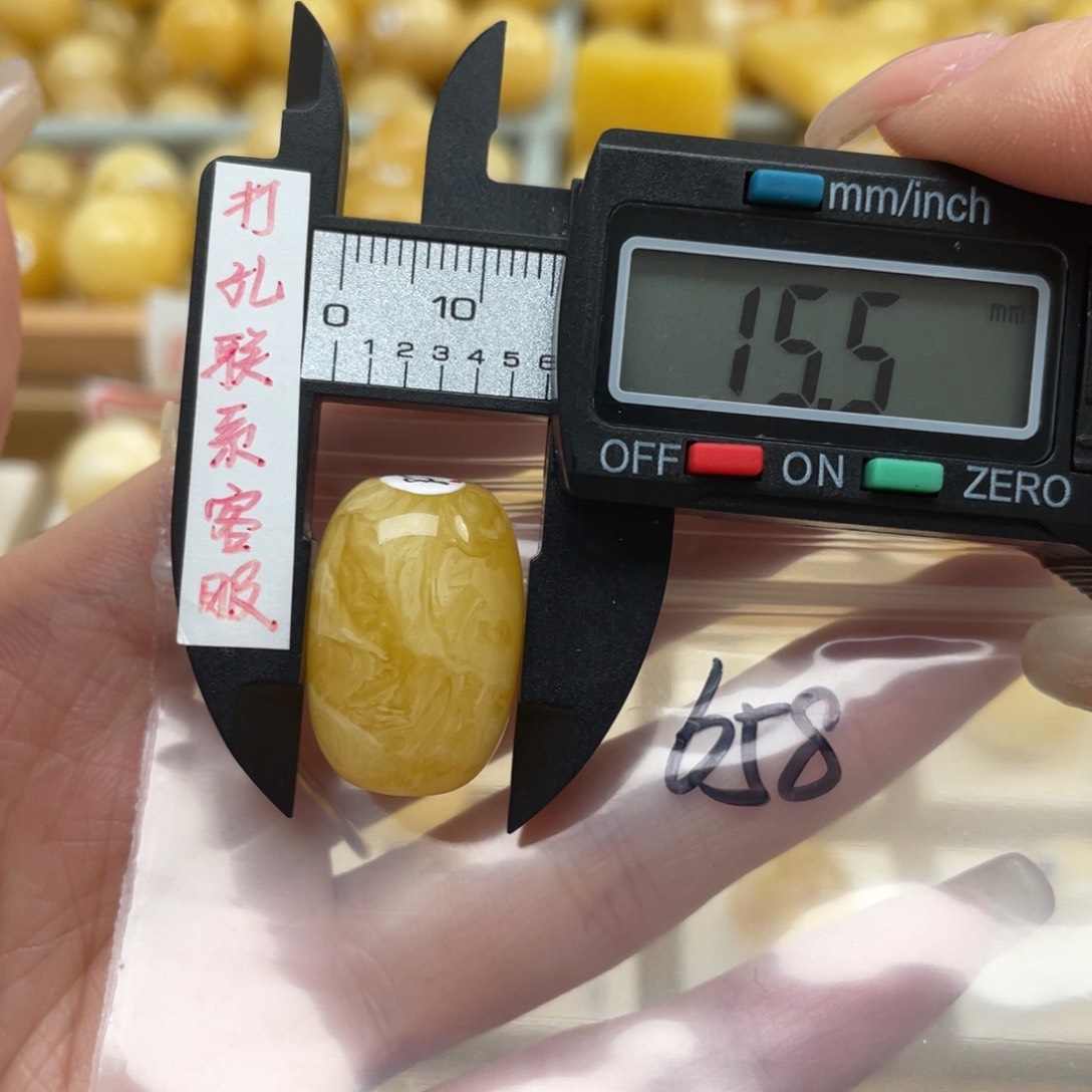 蜜蜡裸石未镶嵌很**。蜜蜡