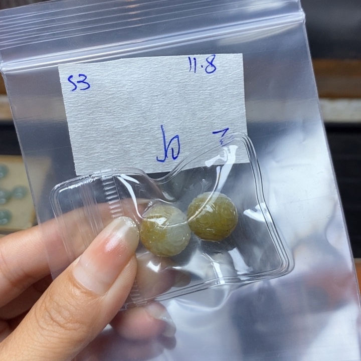 雨***步定制翡翠未镶嵌不退