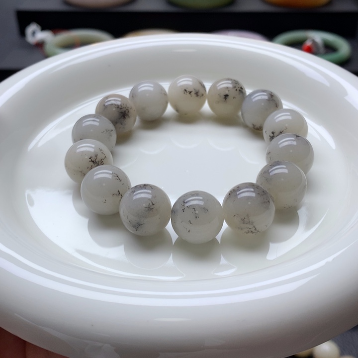 未镶嵌手镯石英岩玉