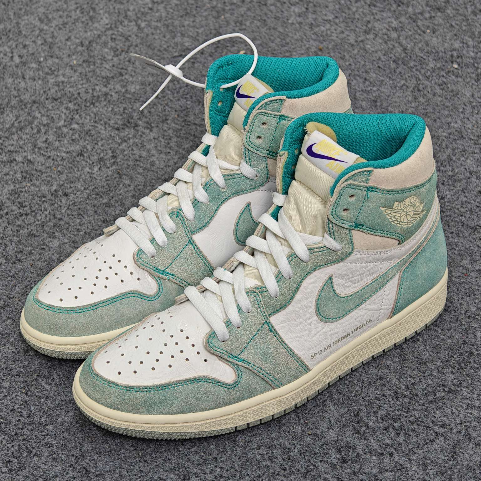 Aj1蒂夫尼 43码无盒 成色不错 WW0621鞋