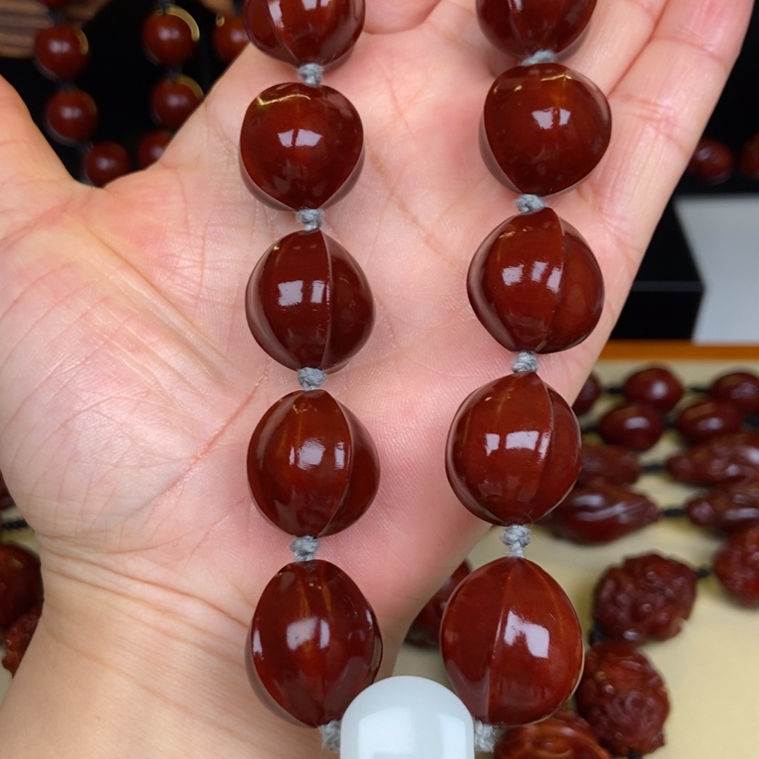 禅***师橄榄核吊坠鲨鱼背