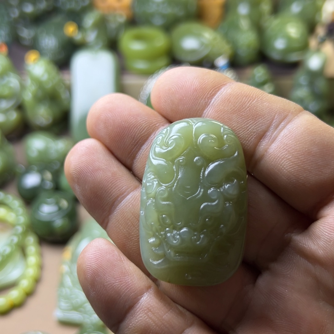 岫岩老玉（透闪石质玉）挂件未镶嵌山*