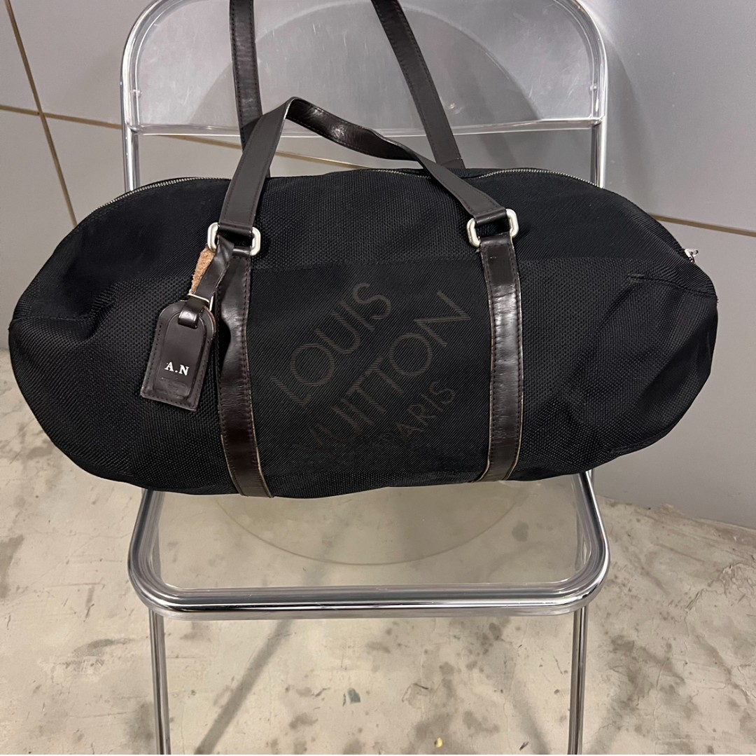 95新 LouisVuitton/路易威登 黑色陆军系列手提斜挎健身包旅行包