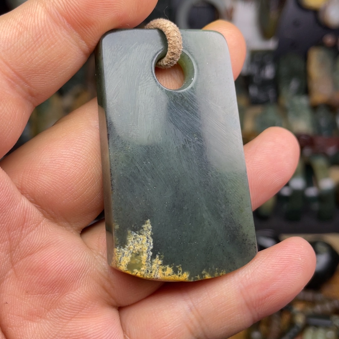 岫岩河磨玉（透闪石质玉）未镶嵌颈饰