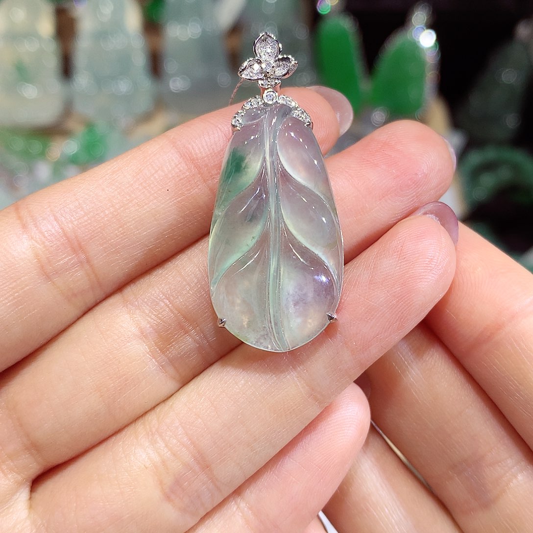 颈饰18K金镶嵌翡翠叶子