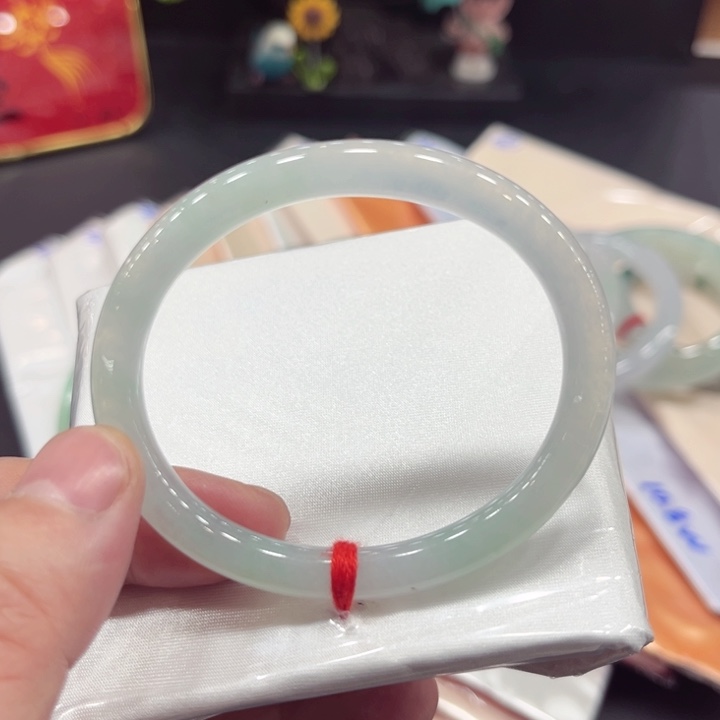 翡翠手镯未镶嵌52贵