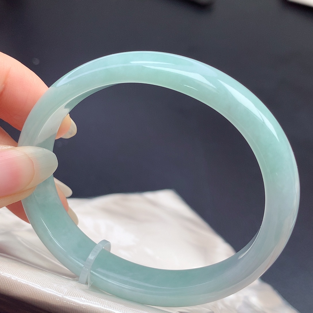 翡翠未镶嵌手镯（贵妃镯）60圈口