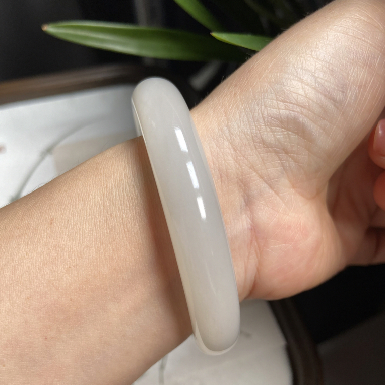 58-59圈口天然和田玉老熟钢板料淡粉紫色正装手镯